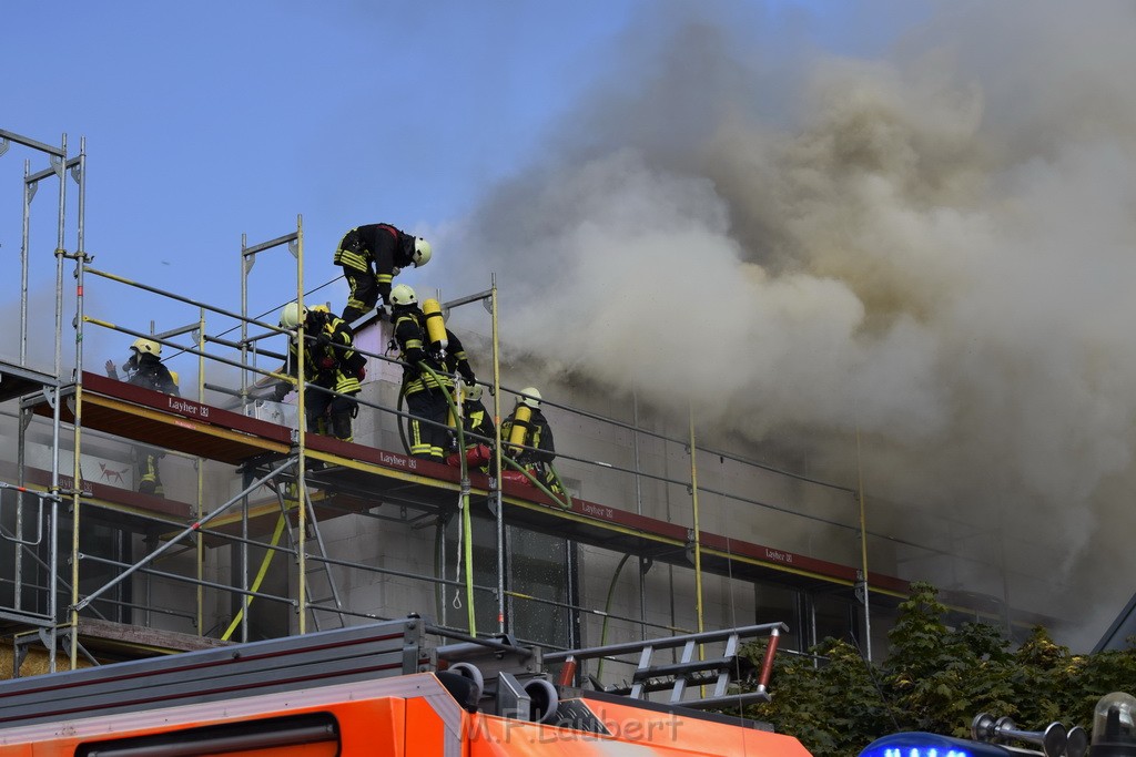 Dachstuhlbrand Koeln Poll Geislarerstr P208.JPG - Miklos Laubert